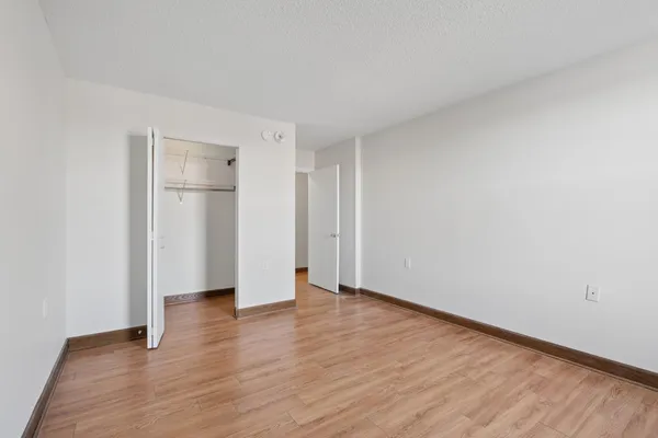 $84,900 | 7600 Golden Valley Road, Unit 405, Golden Valley, MN 55427