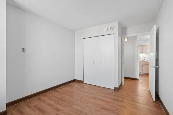 $84,900 | 7600 Golden Valley Road, Unit 405, Golden Valley, MN 55427