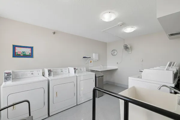 $84,900 | 7600 Golden Valley Road, Unit 405, Golden Valley, MN 55427