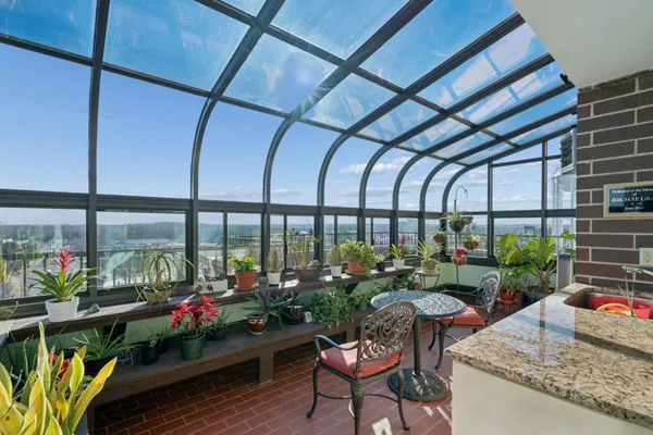 $84,900 | 7600 Golden Valley Road, Unit 405, Golden Valley, MN 55427