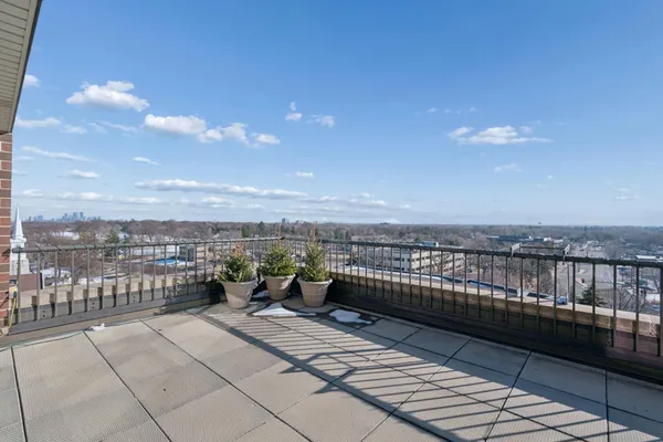 $84,900 | 7600 Golden Valley Road, Unit 405, Golden Valley, MN 55427