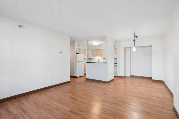 $84,900 | 7600 Golden Valley Road, Unit 405, Golden Valley, MN 55427