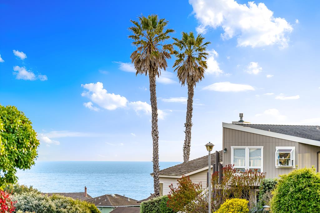 425 Canon Del Sol La Selva Beach, CA 95076 - Photo 52 of 59 a vase of flowers sitting on a table
