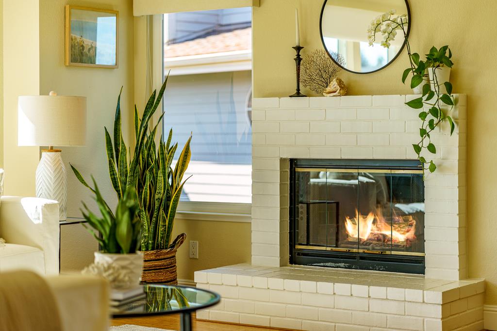 425 Canon Del Sol La Selva Beach, CA 95076 - Photo 8 of 59 a living room with a fireplace