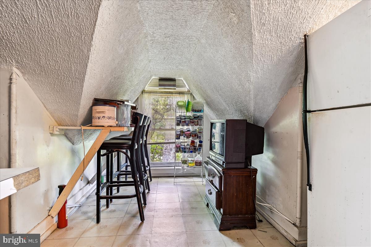 4515 Bowleys Lane Baltimore, MD 21206 - Photo 23 of 37