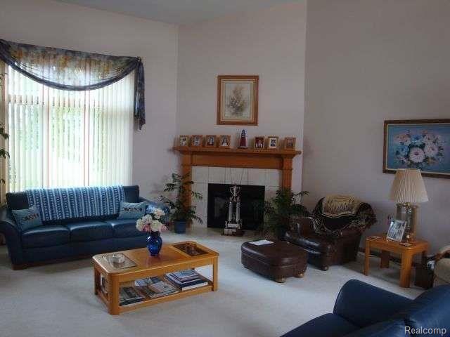 34264 Country Meadow Road New Baltimore, MI 48047 - Photo 8 of 25 LIVING ROOM1