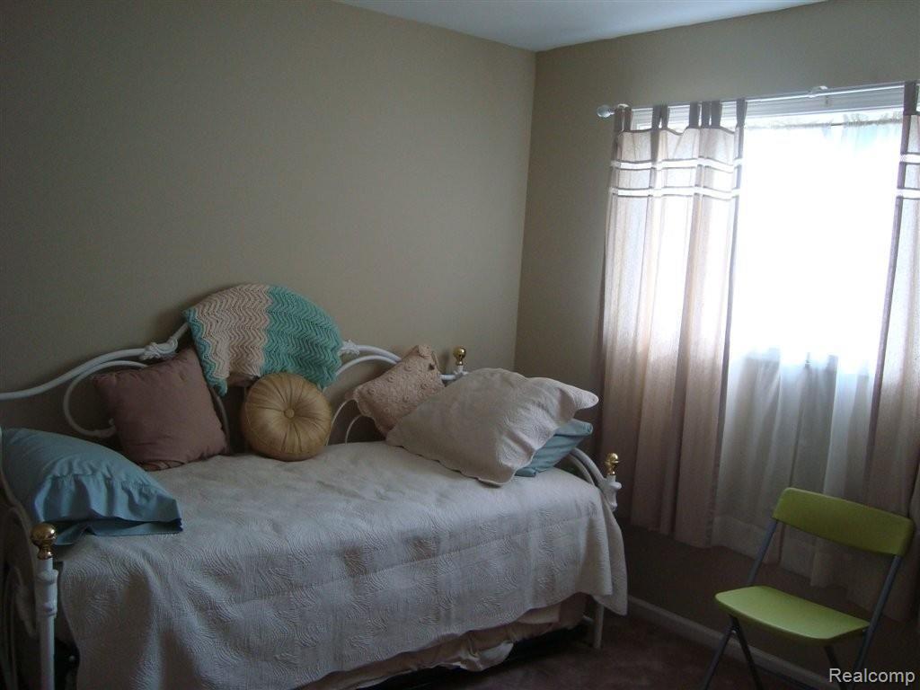 2825 Fenton Road Hartland, MI 48353 - Photo 11 of 14 Main Floor Bed Room