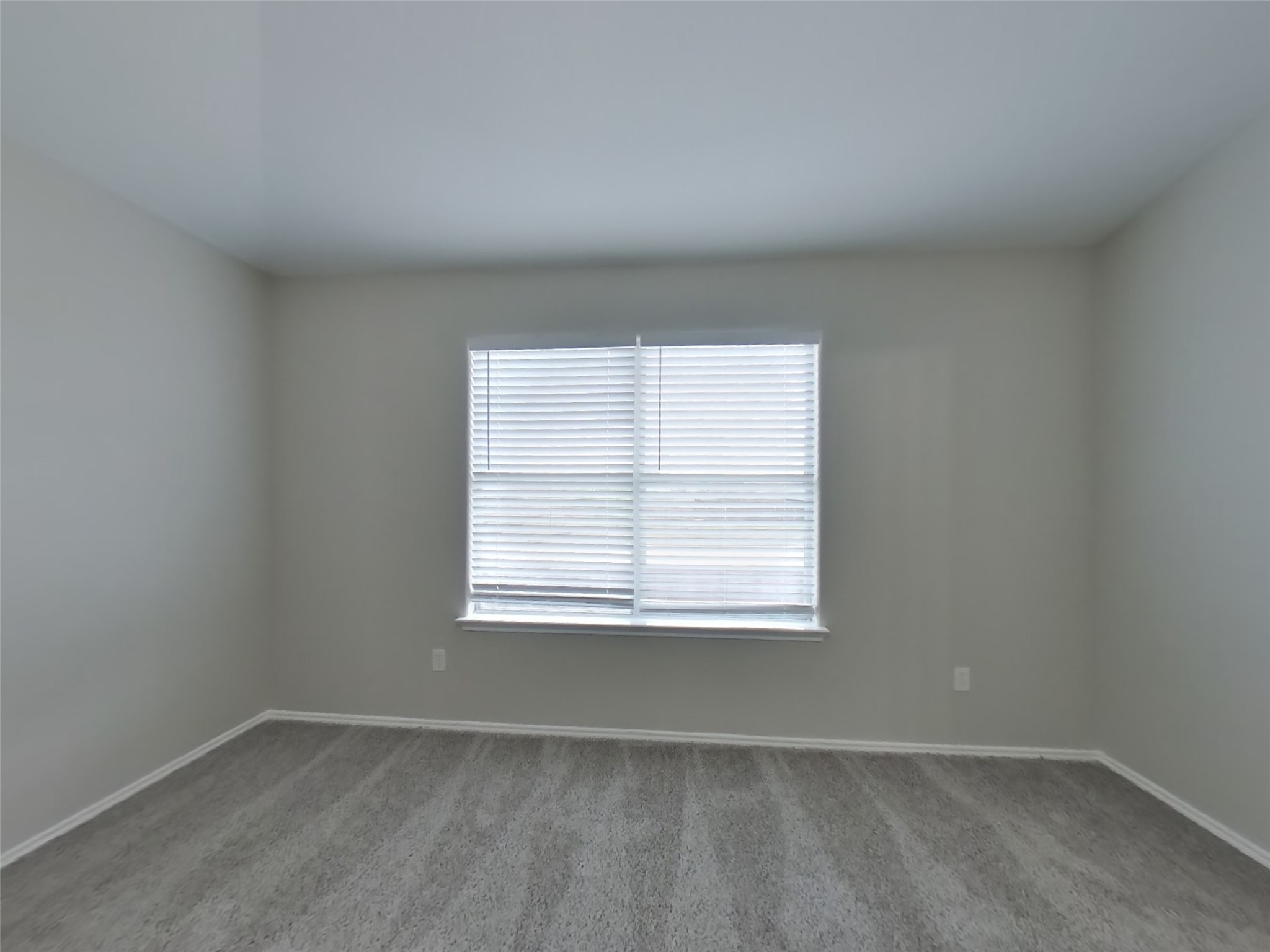 8227 Radial Court Rosharon, TX 77583 - Photo 5 of 16 an empty room with a window