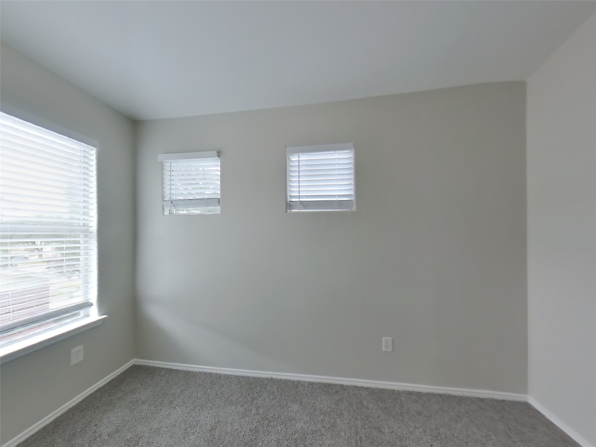 8227 Radial Court Rosharon, TX 77583 - Photo 7 of 16 an empty room with a window