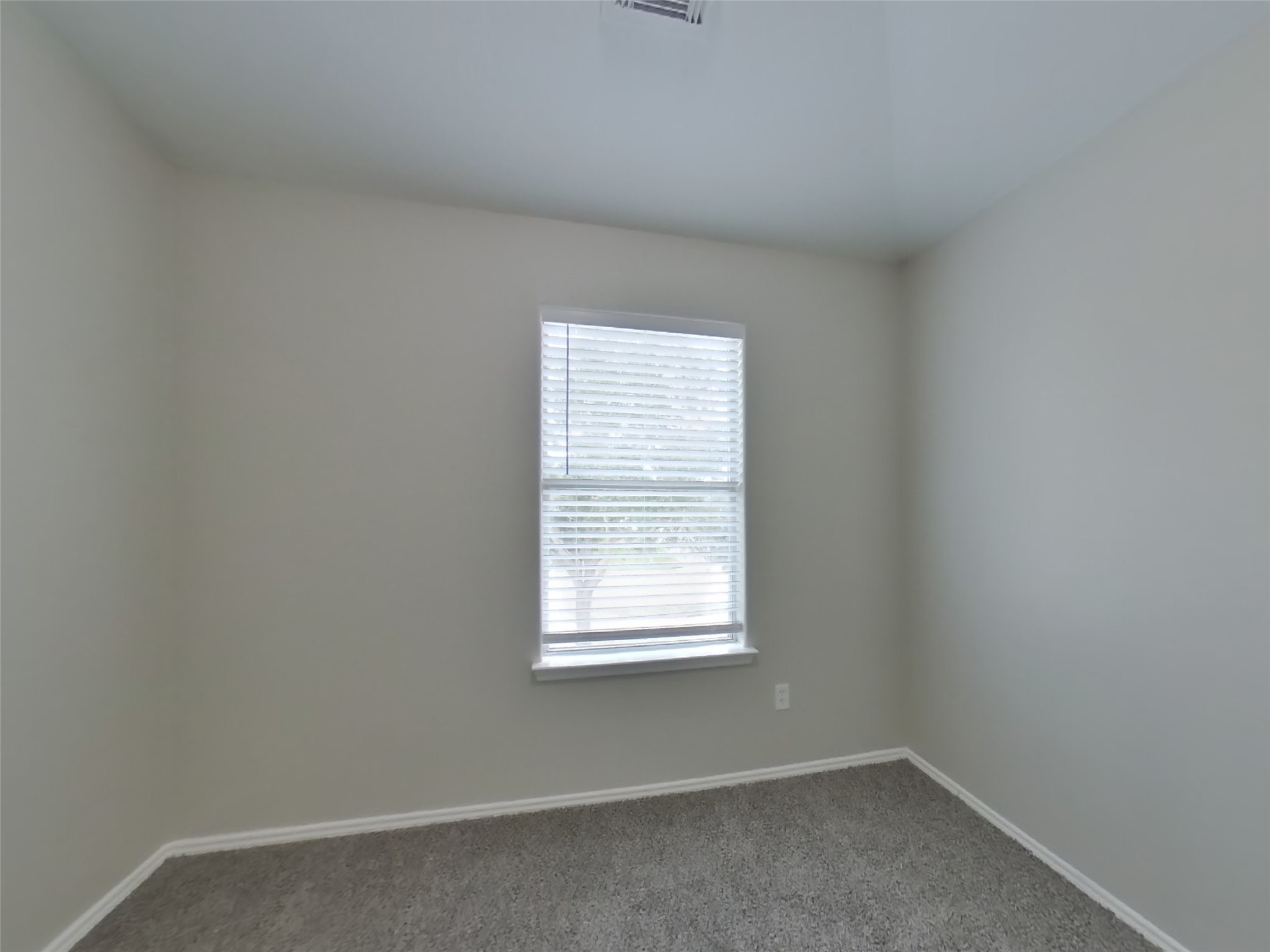8227 Radial Court Rosharon, TX 77583 - Photo 9 of 16 an empty room with a window