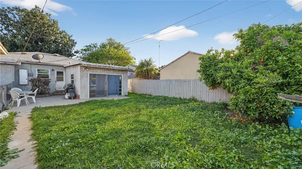 a view of a house with backyard and sitting area