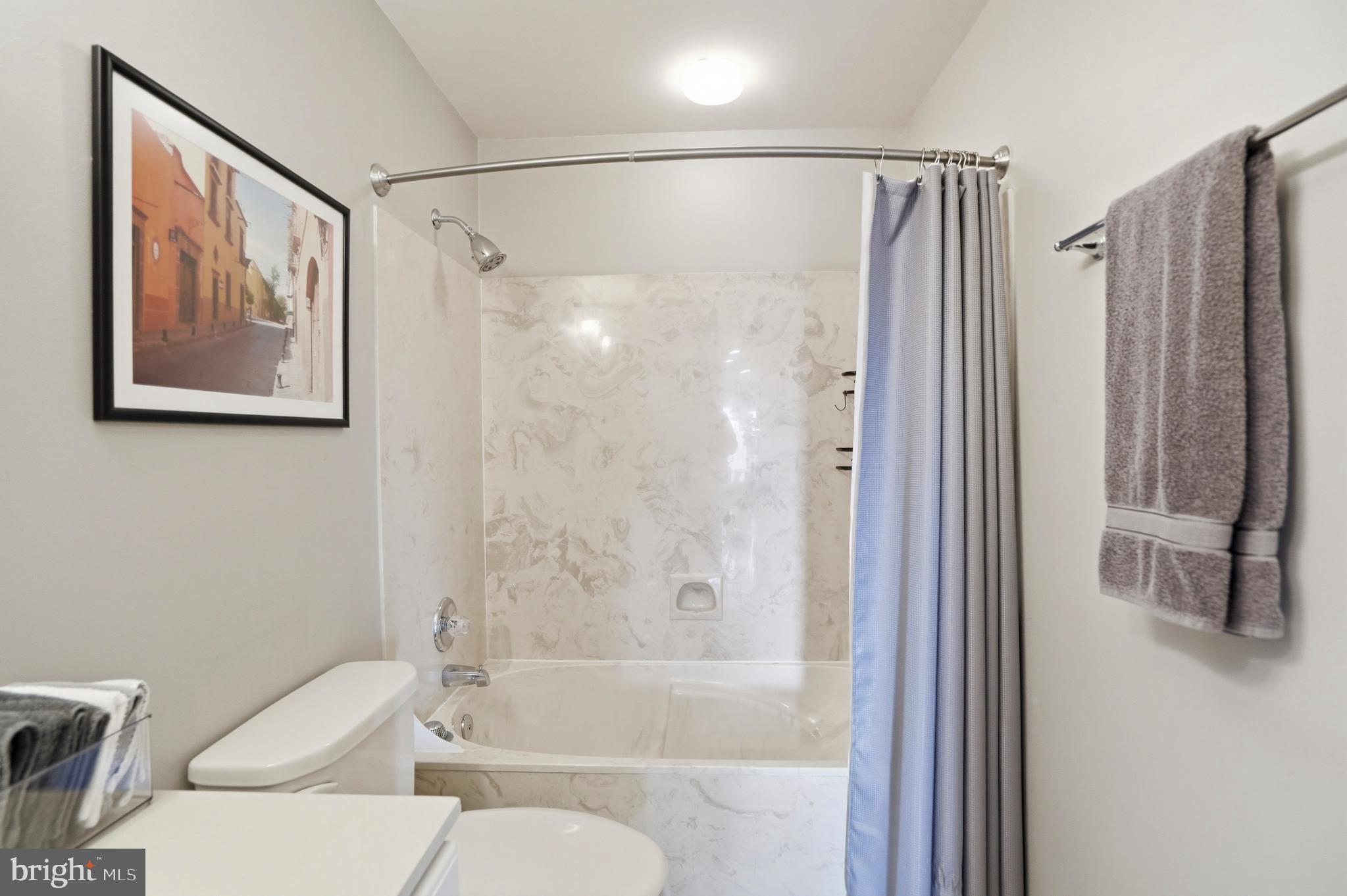 3021 Fallstaff Road, Unit 502B Baltimore, MD 21209 - Photo 28 of 39 a bathroom with a shower a toilet and a bathtub