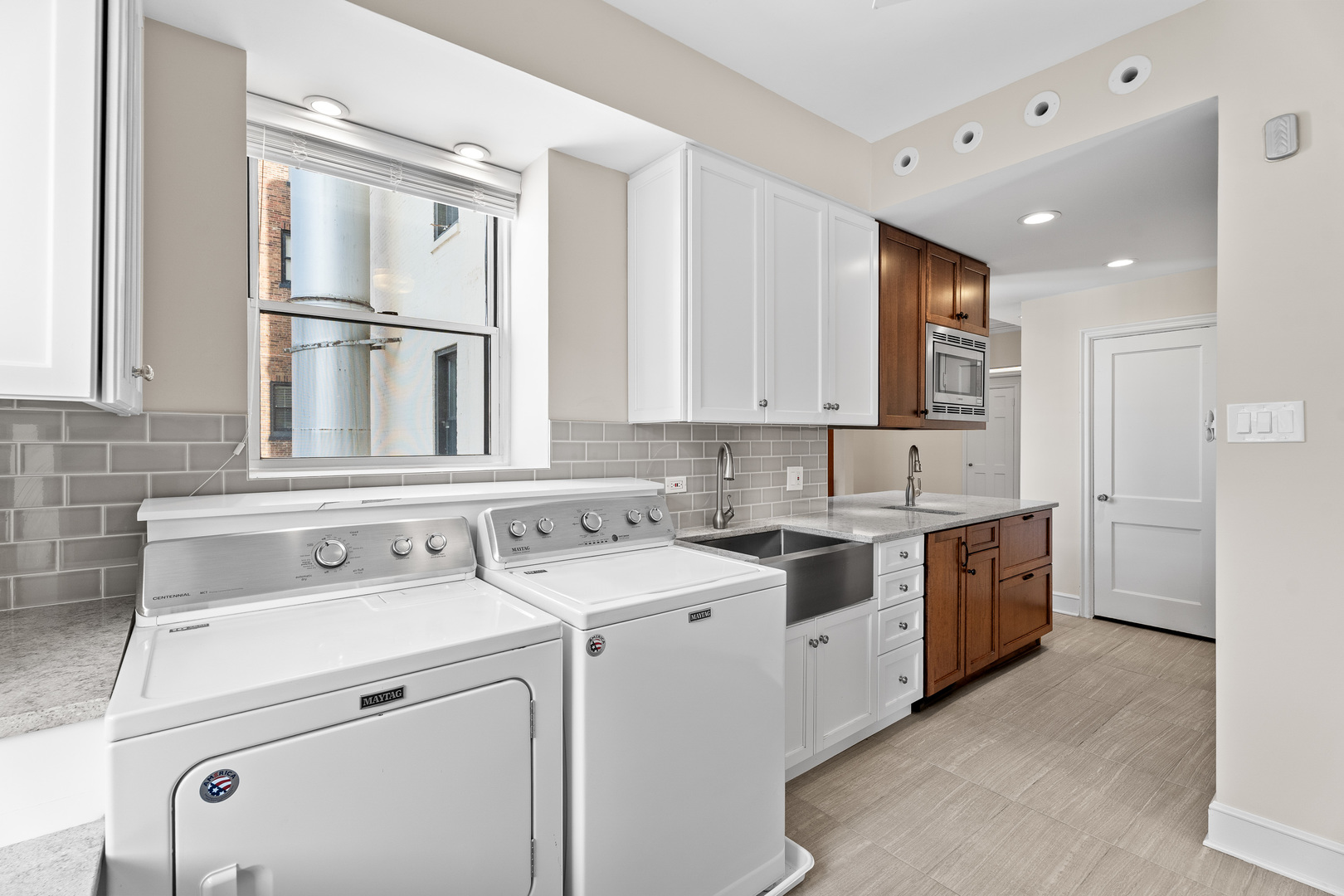 2912 North Commonwealth Avenue, Unit 11CD Chicago, IL 60657 - Photo 17 of 33