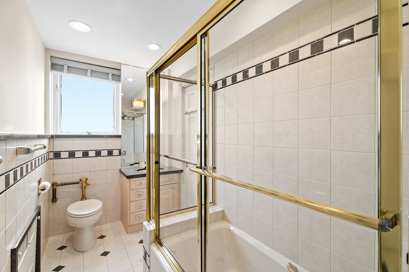 2912 North Commonwealth Avenue, Unit 11CD Chicago, IL 60657 - Photo 31 of 33