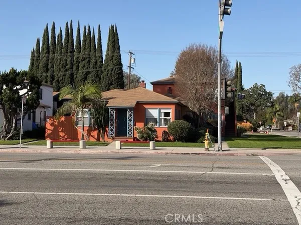 a car parked in front of a house and a yard