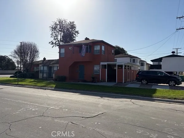 a view of a car in front of house