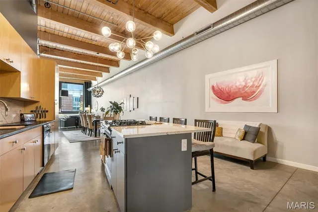 $215,000 | 901 Washington Avenue, Unit 201, St. Louis, MO 63101