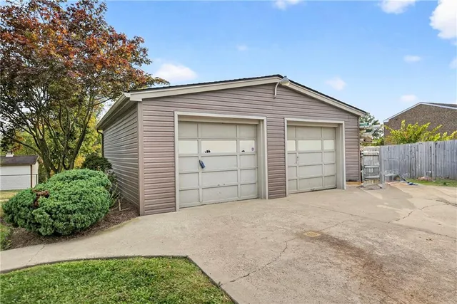 a front view of house with yard and garage