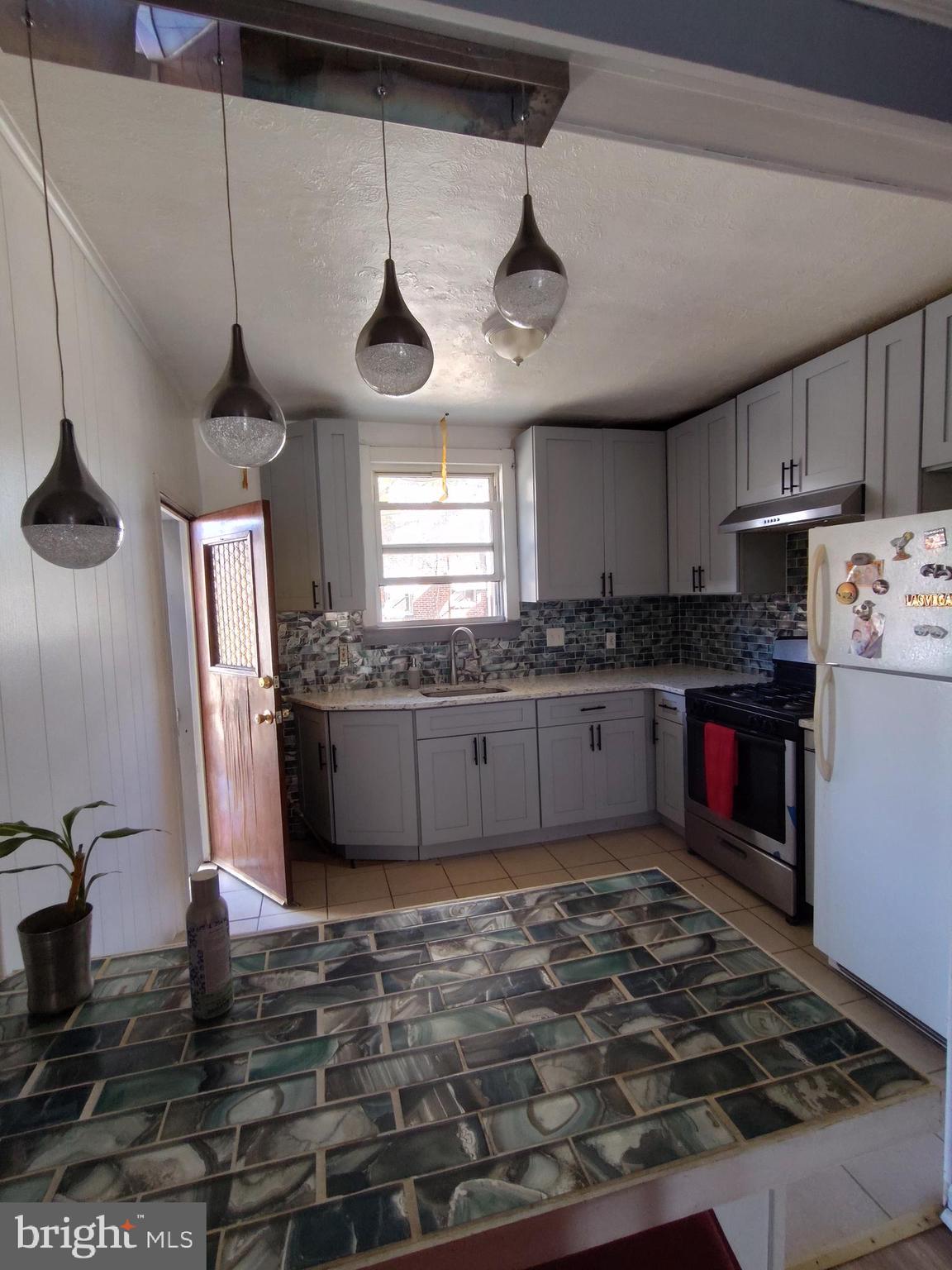 313 Margate Road Upper Darby, PA 19082 - Photo 6 of 17 Kitchen