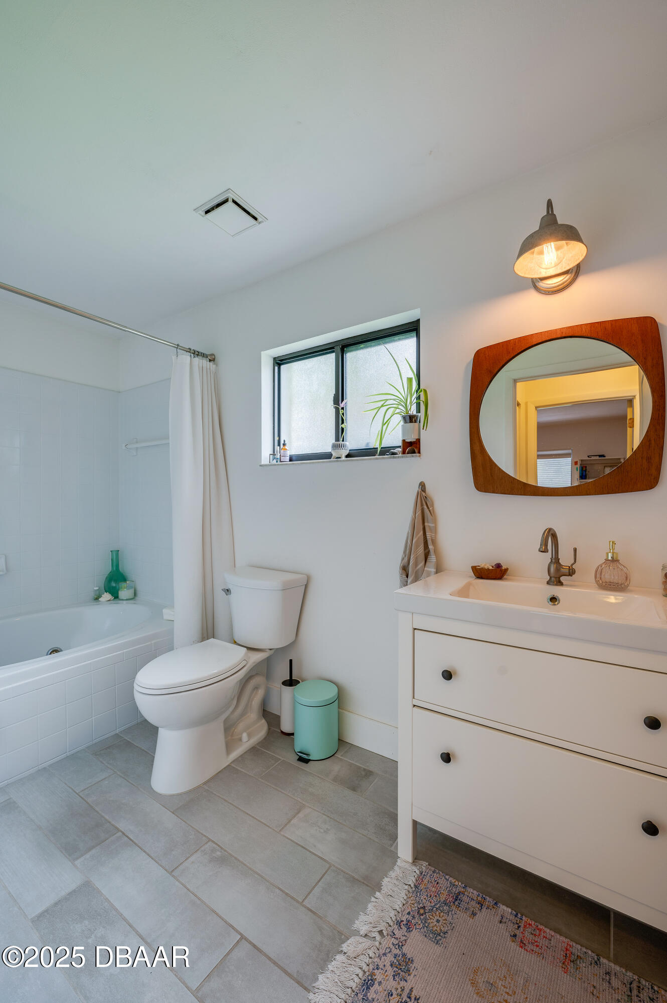 4712 Dixie Drive Ponce Inlet, FL 32127 - Photo 13 of 33 Guest Bathroom