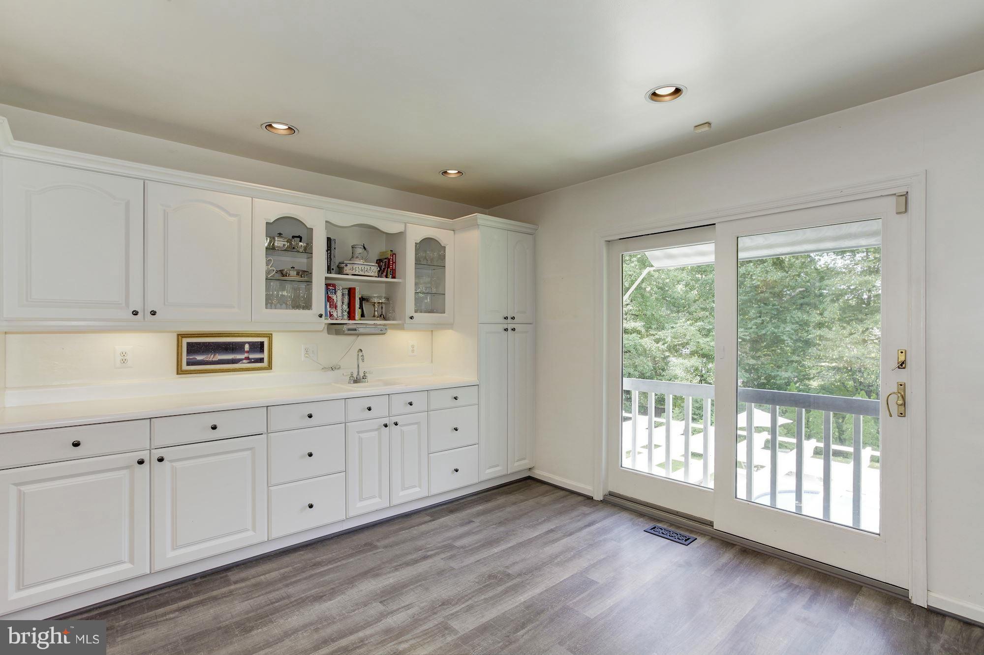 10008 Carter Road Bethesda, MD 20817 - Photo 11 of 30 Kitchen