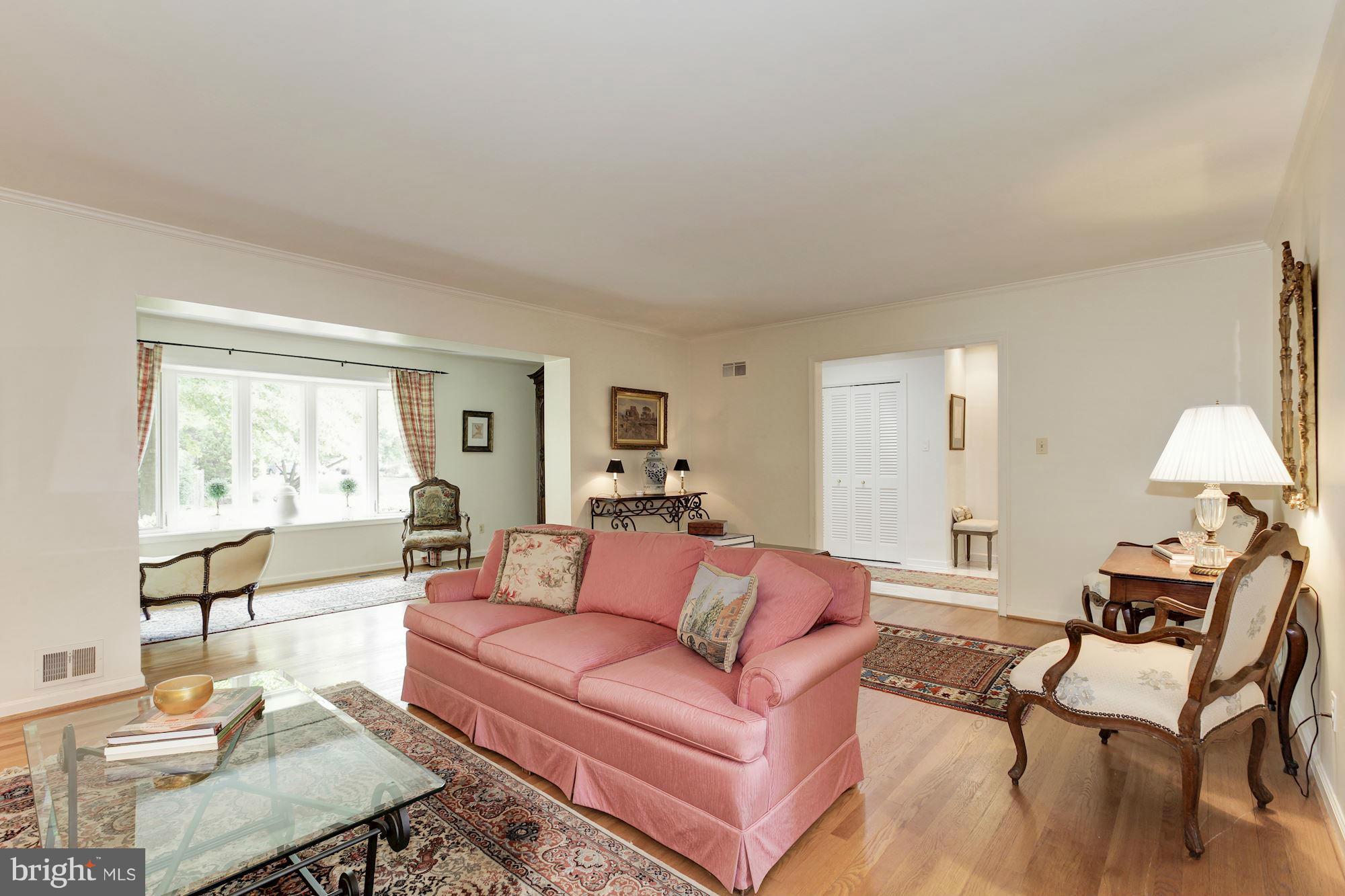 10008 Carter Road Bethesda, MD 20817 - Photo 5 of 30 Living Room