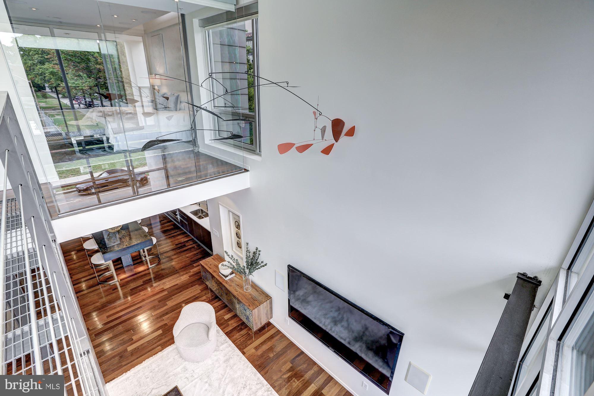 1024 W Street Northwest Washington, DC 20001 - Photo 24 of 37 18' Ceilings