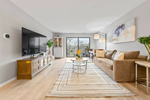 $319,000 | 2150 Valencia Drive, Unit 314A, Northbrook, IL 60062