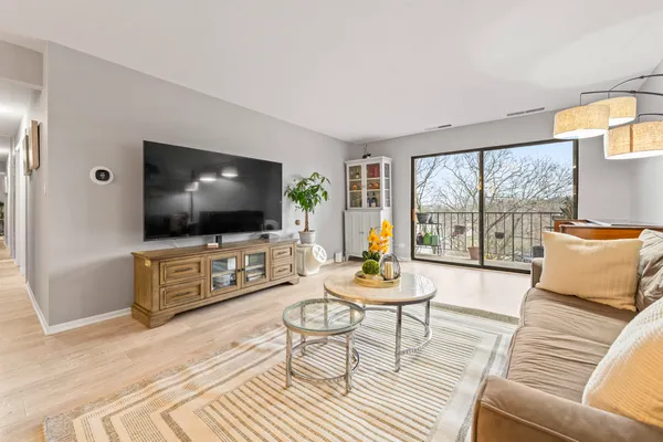 $319,000 | 2150 Valencia Drive, Unit 314A, Northbrook, IL 60062