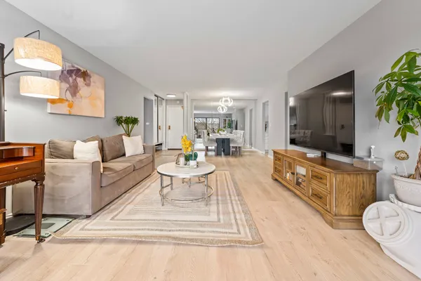$319,000 | 2150 Valencia Drive, Unit 314A, Northbrook, IL 60062