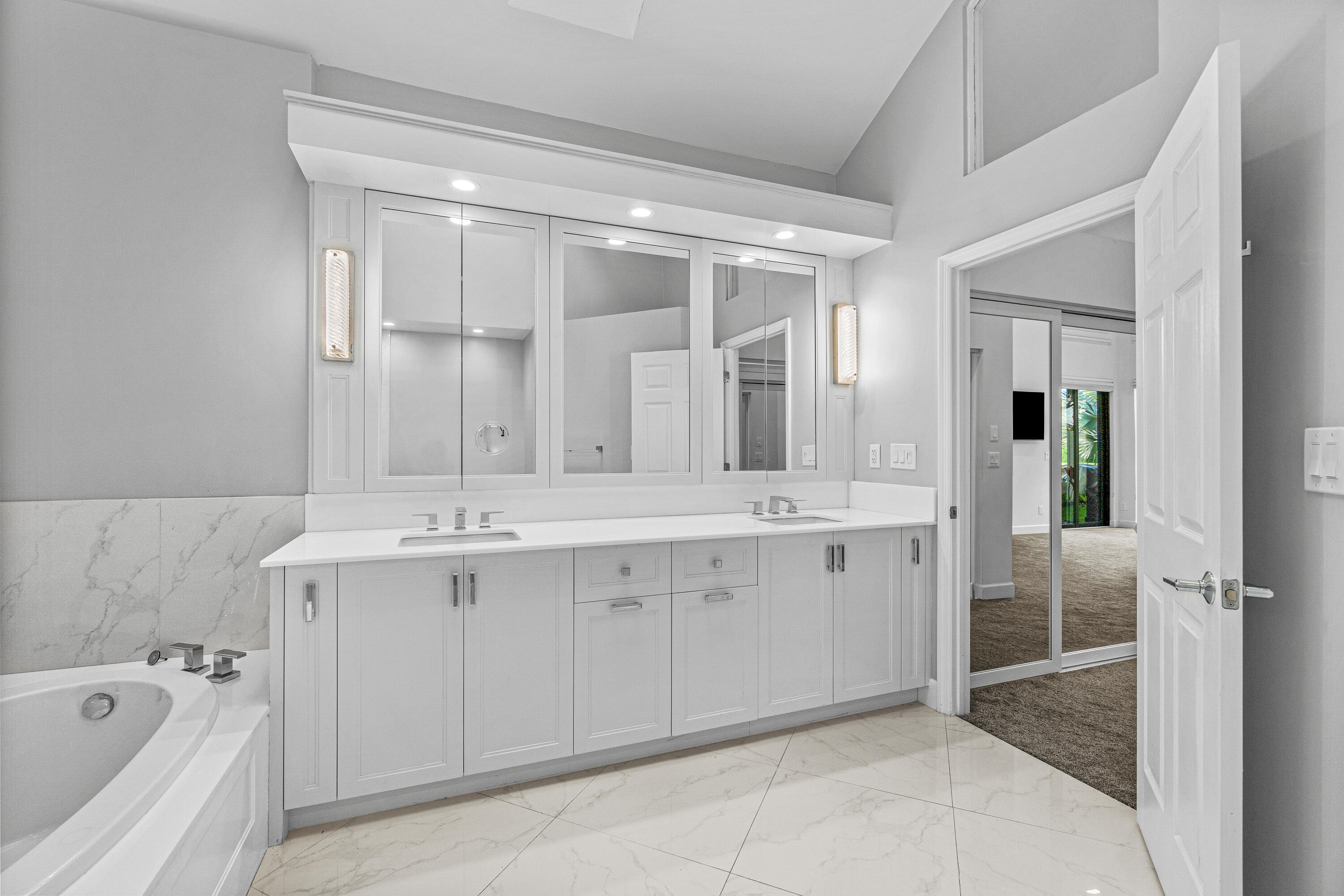 17033 Ryton Lane Boca Raton, FL 33496 - Photo 18 of 30 019-17033RytonLane-BocaRaton-FL-33496-FU