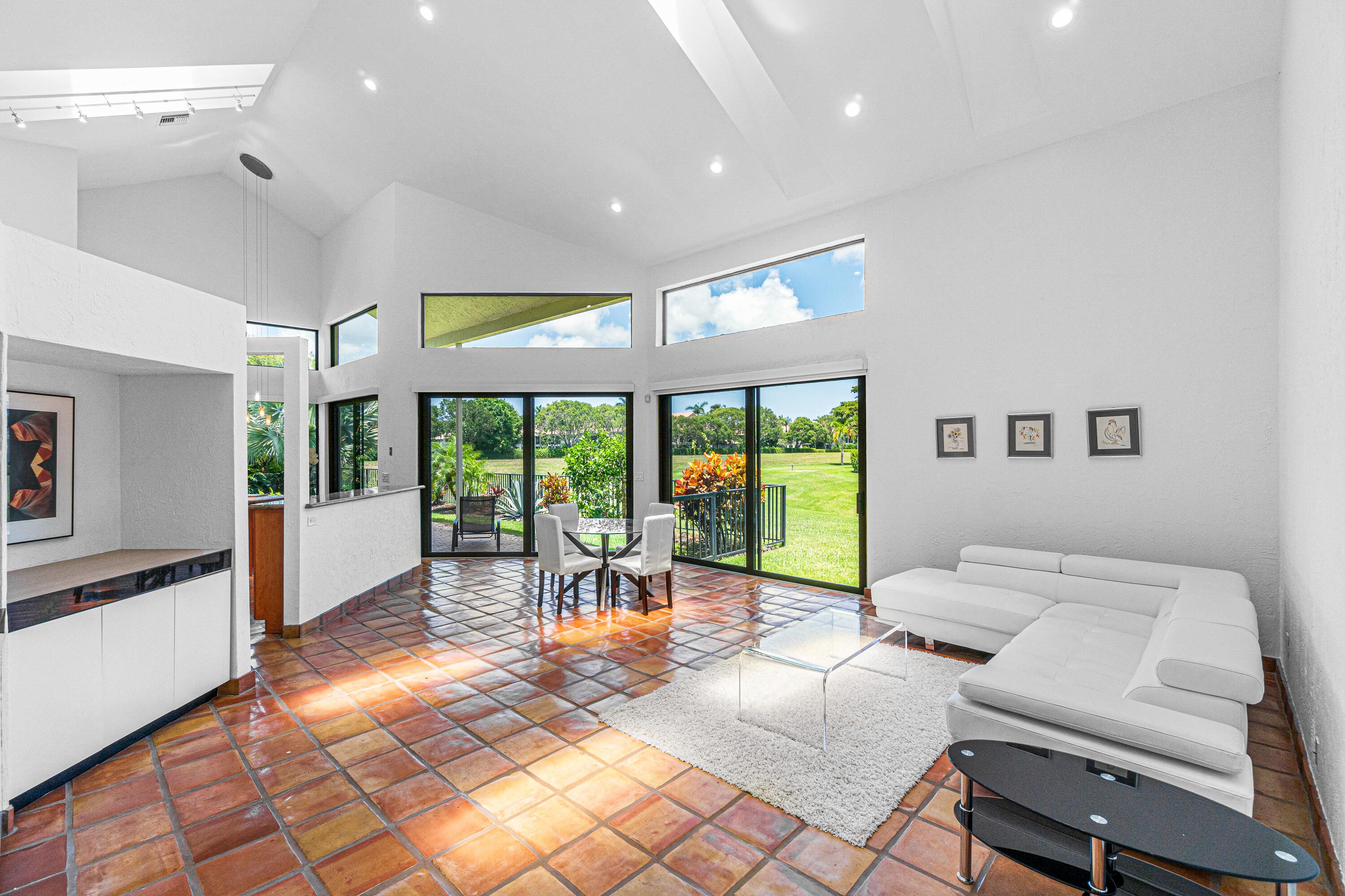 17033 Ryton Lane Boca Raton, FL 33496 - Photo 7 of 30 008-17033RytonLane-BocaRaton-FL-33496-FU