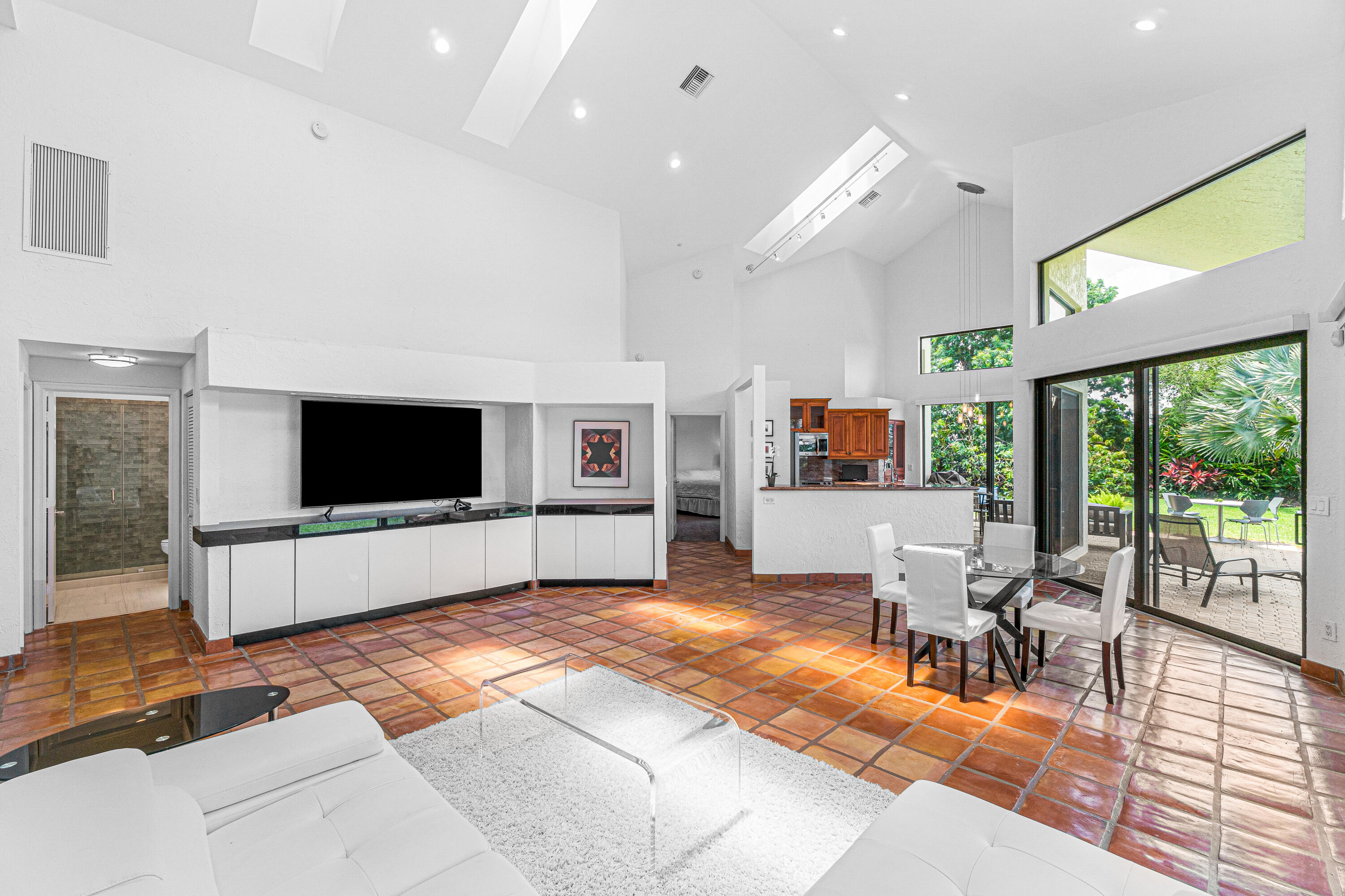 17033 Ryton Lane Boca Raton, FL 33496 - Photo 8 of 30 009-17033RytonLane-BocaRaton-FL-33496-FU