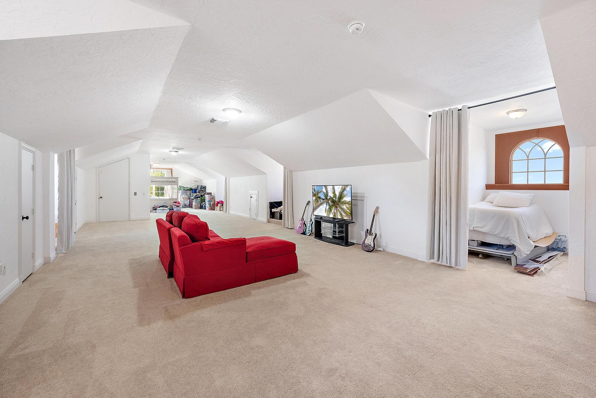 18137 Palm Point Drive Jupiter, FL 33458 - Photo 68 of 92 3rd floor loft