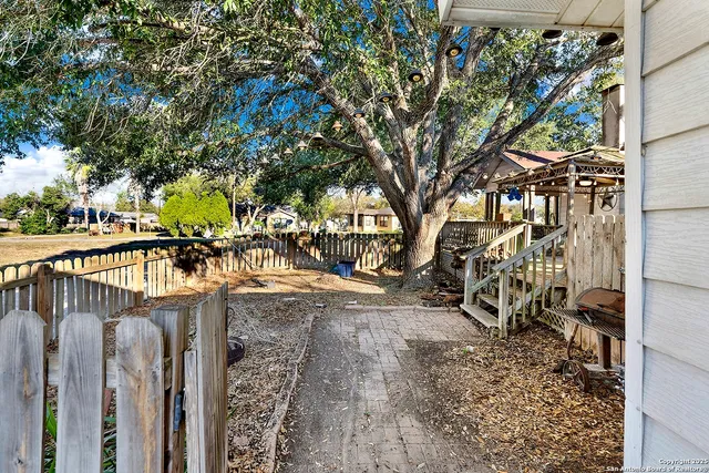 $180,000 | 612 East Guadalupe Street, Runge, TX 78151