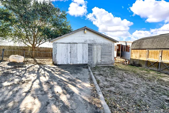 $180,000 | 612 East Guadalupe Street, Runge, TX 78151