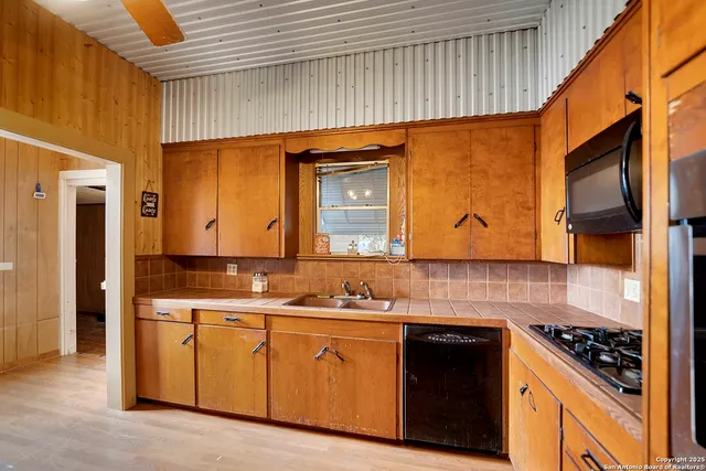 $180,000 | 612 East Guadalupe Street, Runge, TX 78151