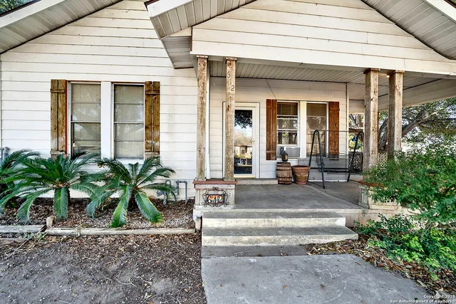 $180,000 | 612 East Guadalupe Street, Runge, TX 78151