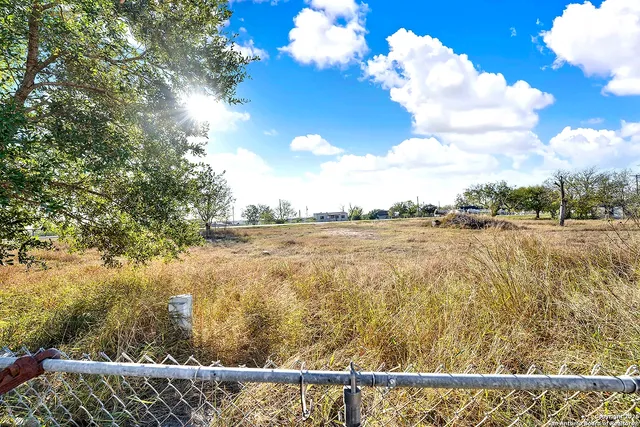 $180,000 | 612 East Guadalupe Street, Runge, TX 78151