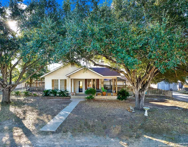 $180,000 | 612 East Guadalupe Street, Runge, TX 78151