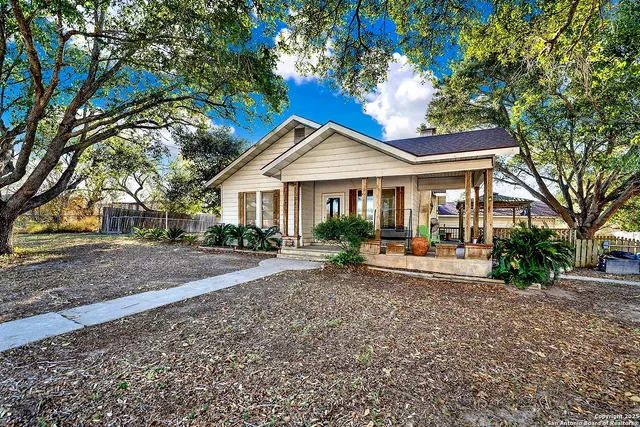 $180,000 | 612 East Guadalupe Street, Runge, TX 78151