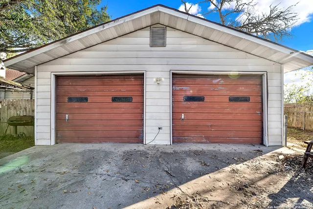 $180,000 | 612 East Guadalupe Street, Runge, TX 78151