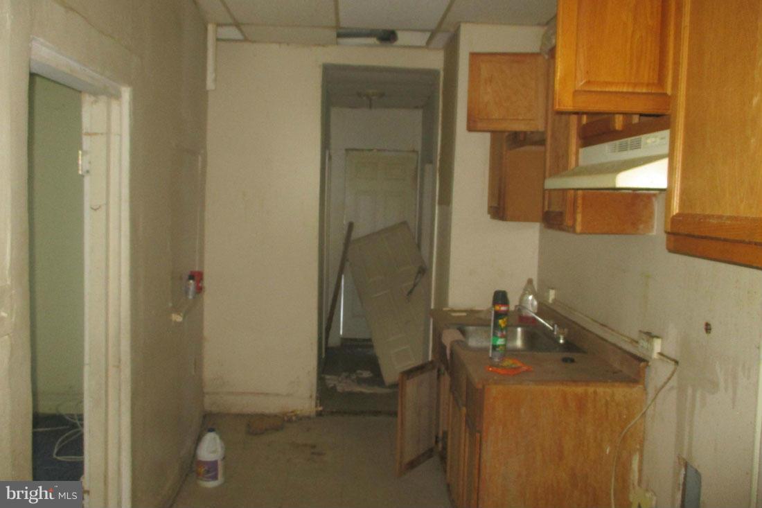 4523 Pimlico Road Baltimore, MD 21215 - Photo 4 of 8 Kitchen