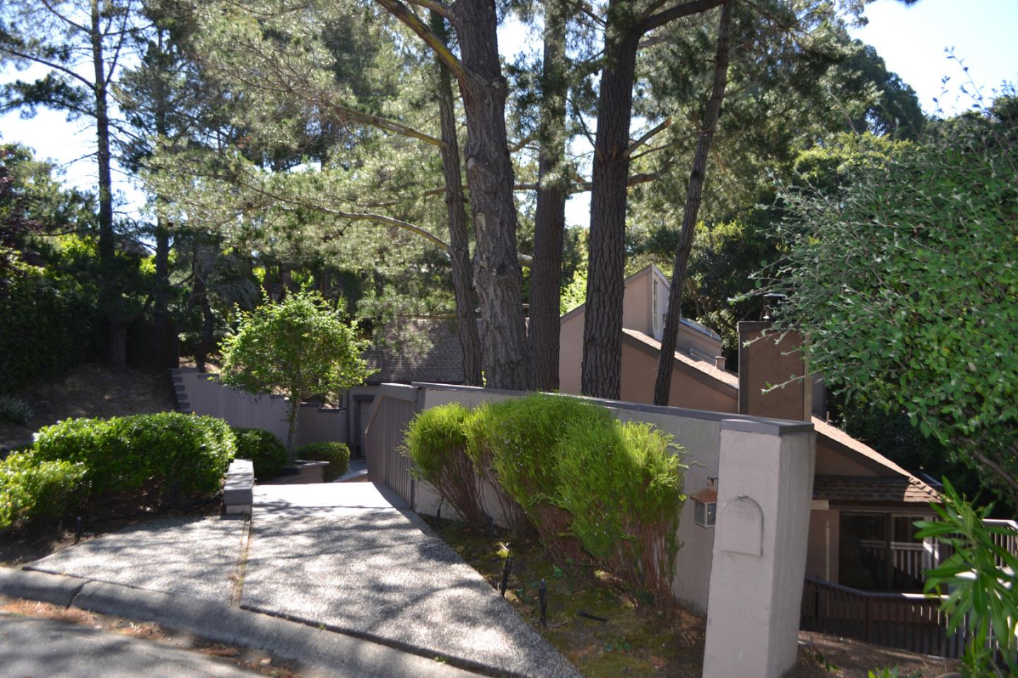 85 Bates Road Hillsborough, CA 94010 - Photo 21 of 30 Gallery Image 21