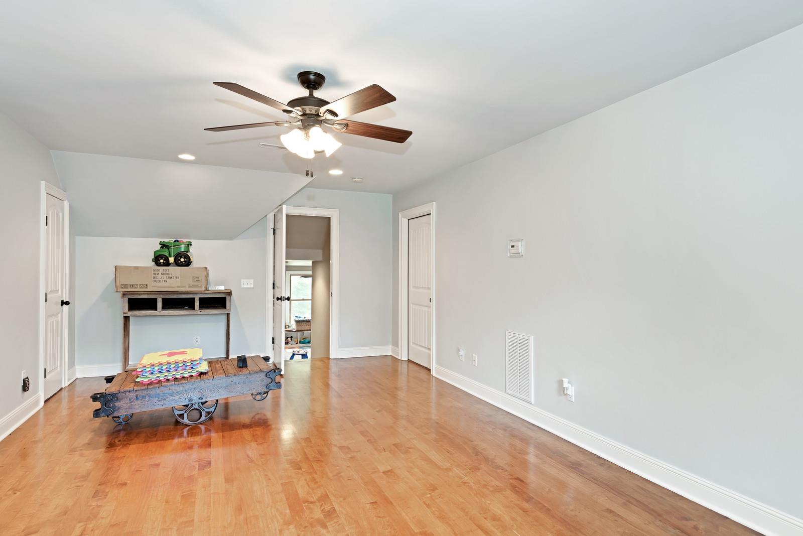 1194 Johnny Hall Road Burns, TN 37029 - Photo 13 of 24 Gallery Image 13