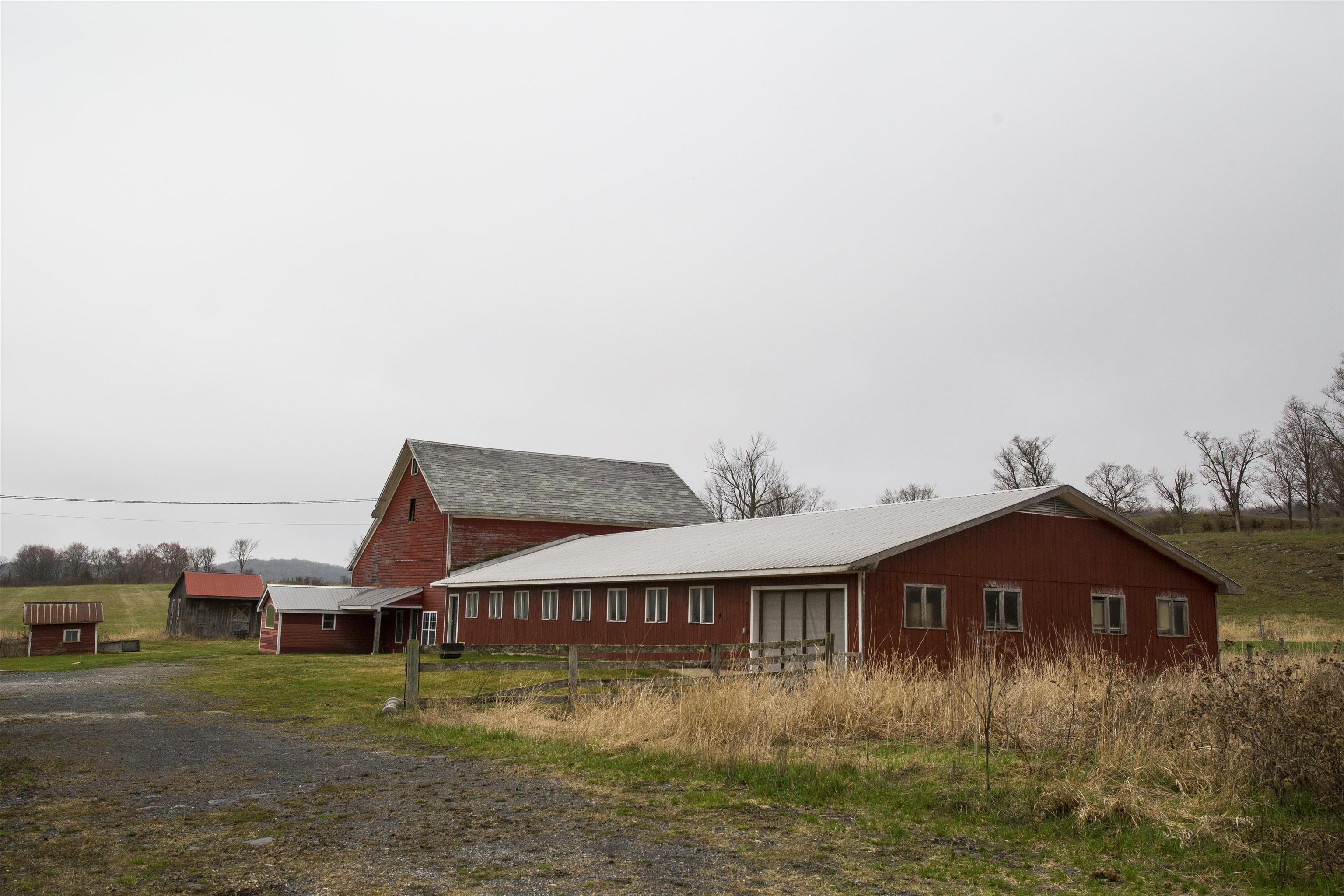 557 Pleasant Valley Road Benson, VT 05760 - Photo 4 of 46