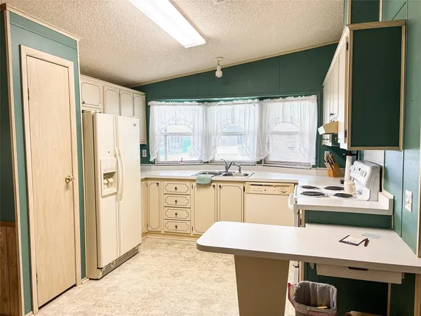 $179,900 | 2804 Wekiva Road, Tavares, FL 32778