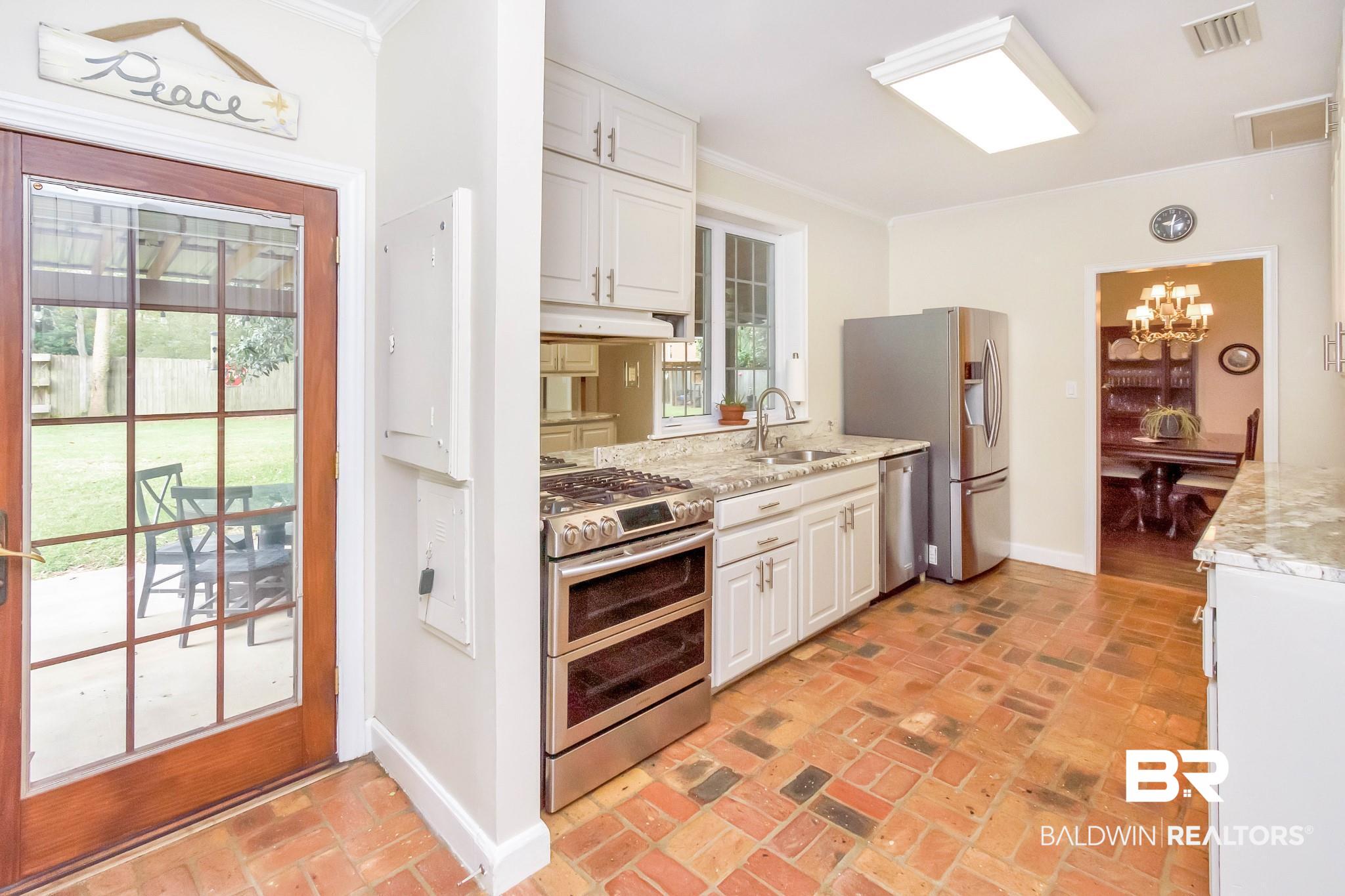 255 Woodlands Avenue Mobile, AL 36607 - Photo 12 of 34