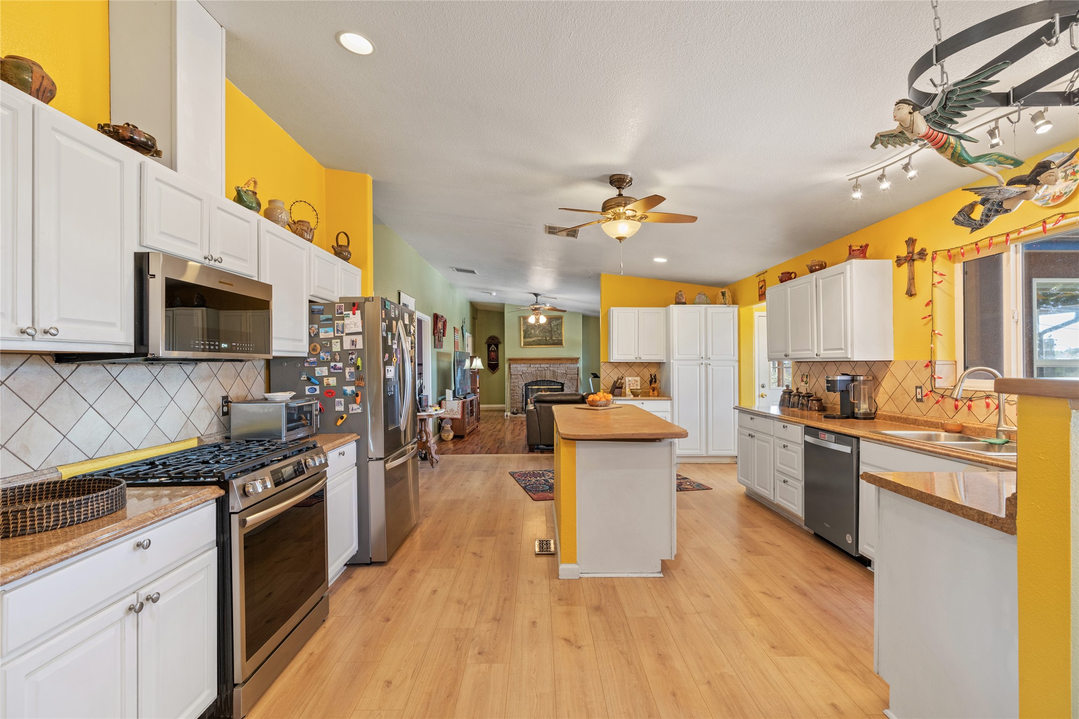 12 Apache Ridge Road Santa Fe, NM 87505 - Photo 16 of 69 kitchen