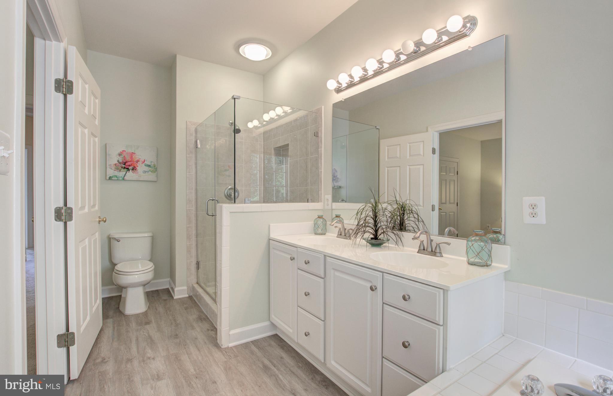 6331 Simmer Circle Springfield, VA 22150 - Photo 25 of 41 Master Bathroom